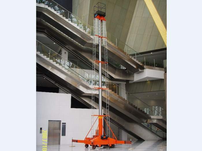 剪叉式高空作業車的特點及用途